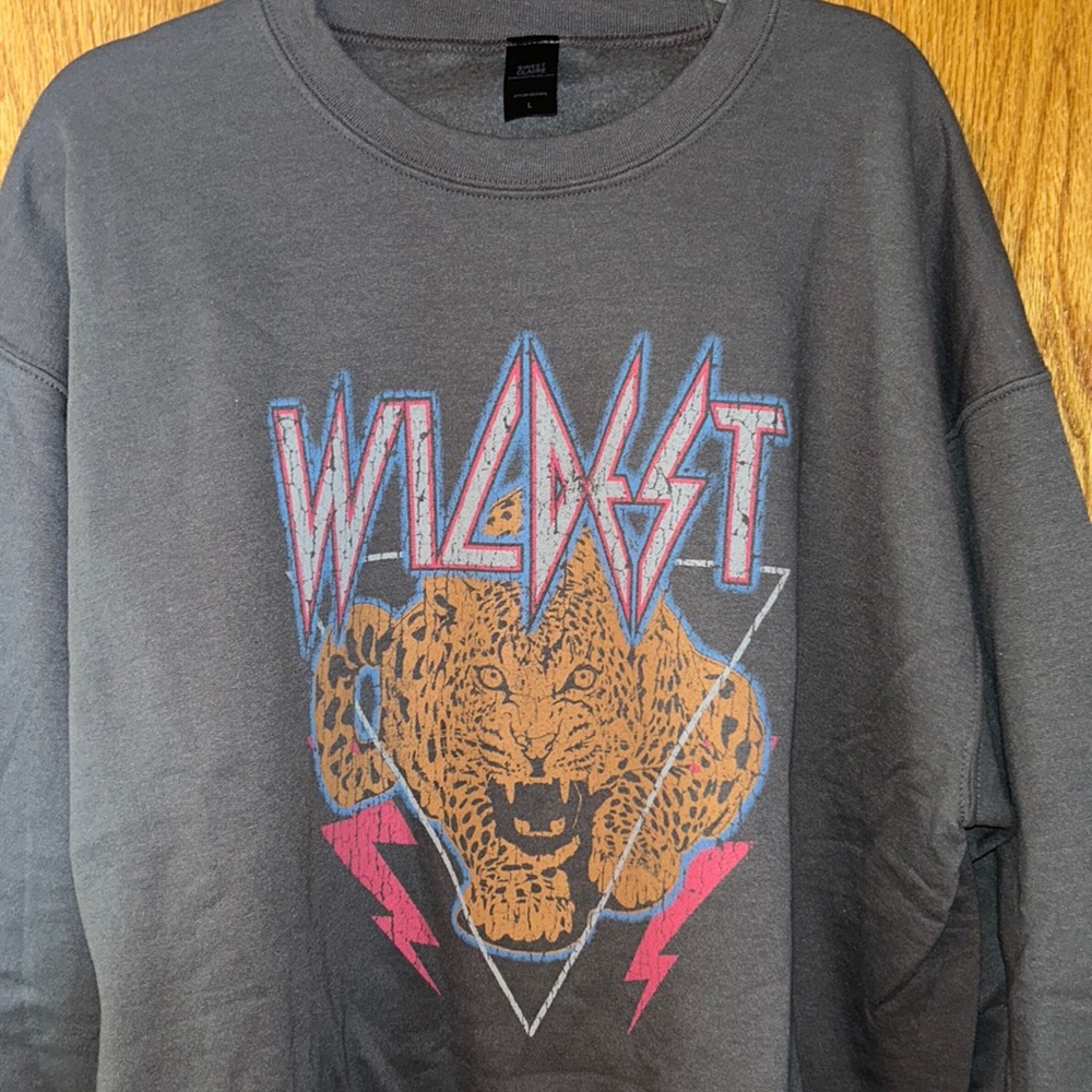 Size large super cute crewneck